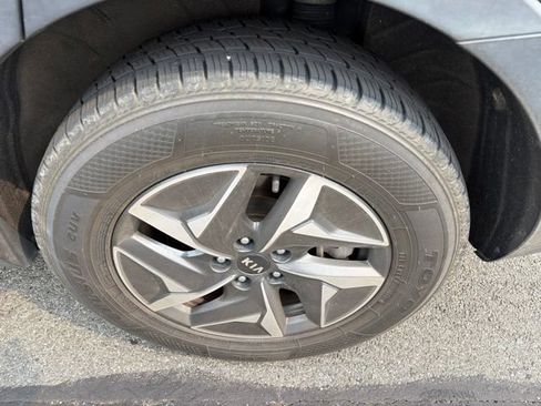 Used 2021 Kia Sorento S FWD image 12