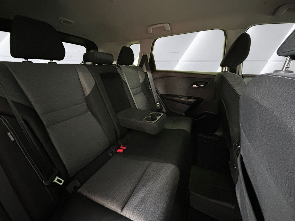 Used 2023 Nissan Rogue SV FWD image 16