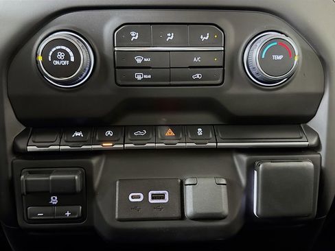 Used 2023 Chevrolet Silverado 1500 Custom image 14