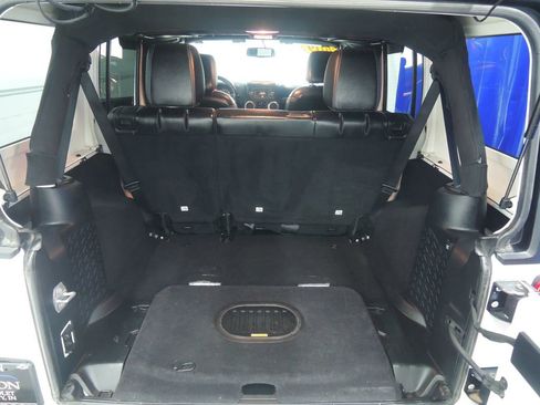 Used 2018 Jeep Wrangler Unlimited Sahara w/ Connectivity Group image 30