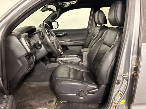 Used 2019 Toyota Tacoma TRD Off-Road w/ TRD Premium Off Road Package AWD/4WD image 12