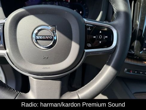 Used 2023 Volvo XC60 B5 Plus image 11