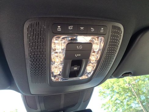 Used 2025 Mercedes-Benz GLS 580 4MATIC image 31