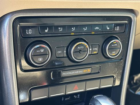 Used 2019 Volkswagen Beetle 2.0T SE image 26