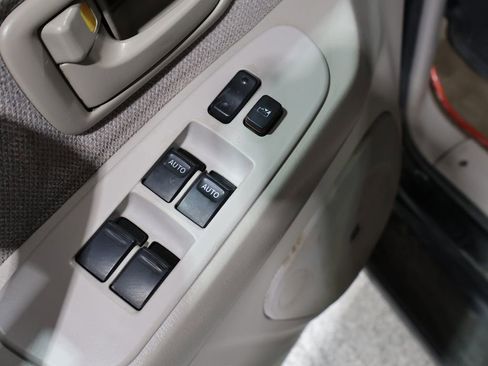 Used 2002 Toyota Sequoia SR5 image 19