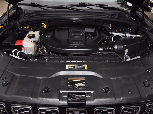 Used 2023 Jeep Grand Cherokee Summit AWD/4WD image 40