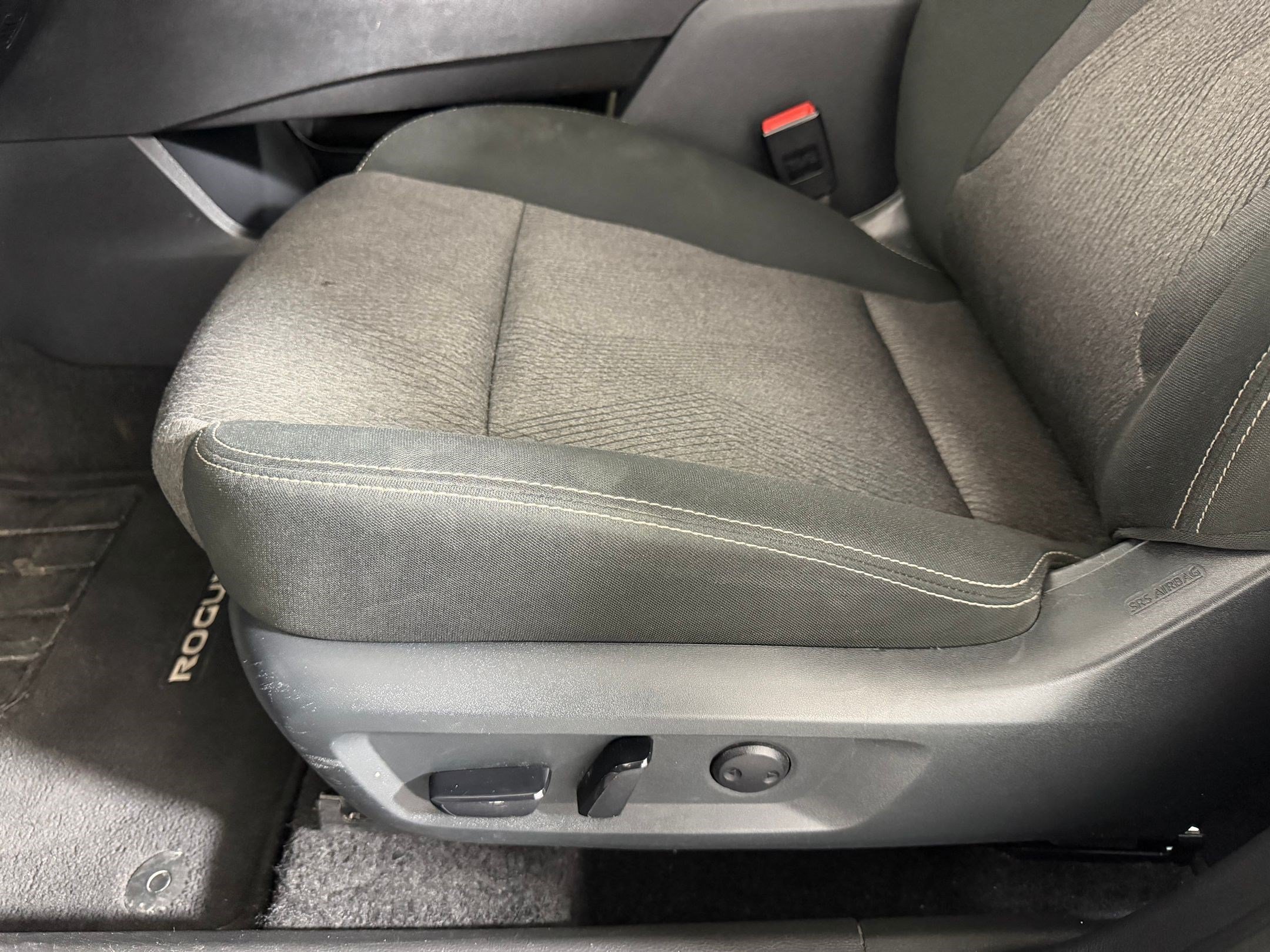 Used 2025 Nissan Rogue SV FWD image 12