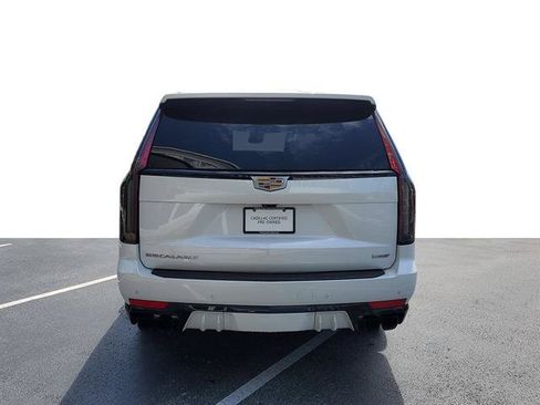 Certified 2023 Cadillac Escalade ESV V AWD/4WD image 4