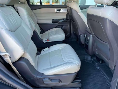 Used 2020 Ford Explorer Platinum w/ Premium Technology Package image 21