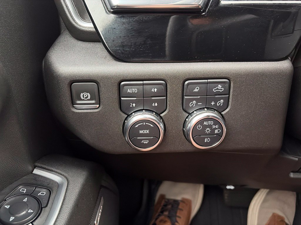Used 2025 GMC Sierra 3500 SLT w/ SLT Premium Package AWD/4WD image 16