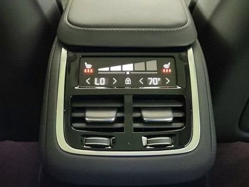 New 2026 Volvo XC90 B6 Core AWD/4WD image 30