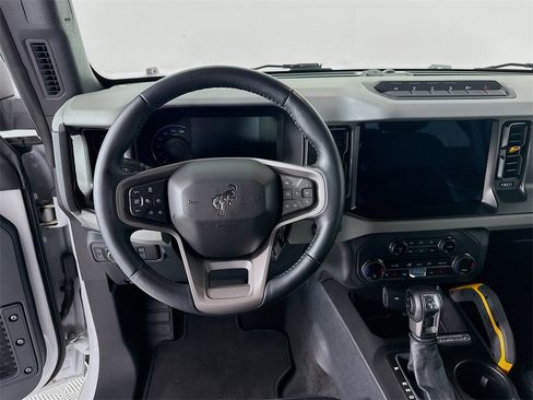 Used 2023 Ford Bronco Badlands image 24