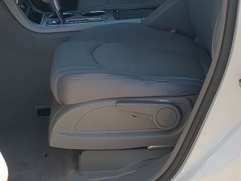 Used 2011 Chevrolet Traverse LS image 12