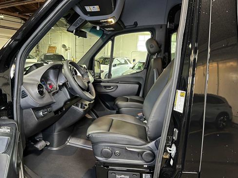 Used 2025 Mercedes-Benz Sprinter 2500 image 22