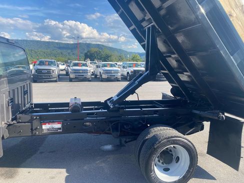 Used 2013 Ford F550 2WD Regular Cab Super Duty image 24