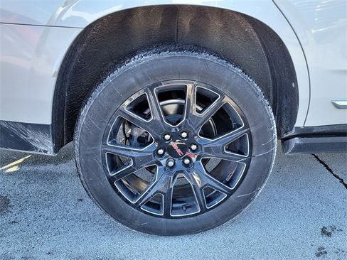 Used 2024 GMC Yukon Denali w/ Advanced Technology Package image 7