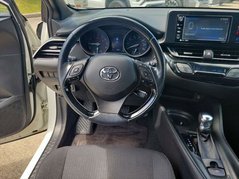 Certified 2018 Toyota C-HR XLE image 17