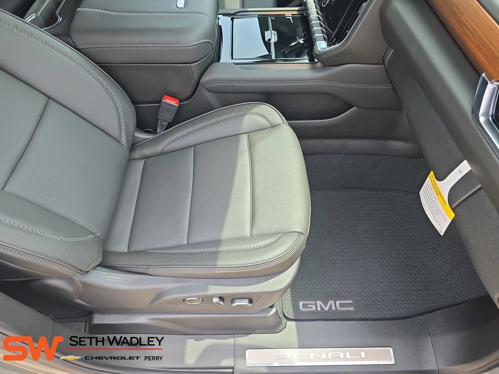 New 2026 GMC Yukon Denali w/ Denali Reserve Package AWD/4WD image 10