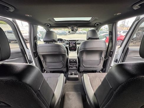 Used 2023 Jeep Grand Cherokee L Altitude AWD/4WD image 24