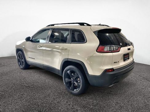 Used 2019 Jeep Cherokee Latitude Plus AWD/4WD image 3