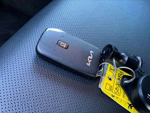 Used 2025 Kia Sportage EX image 14