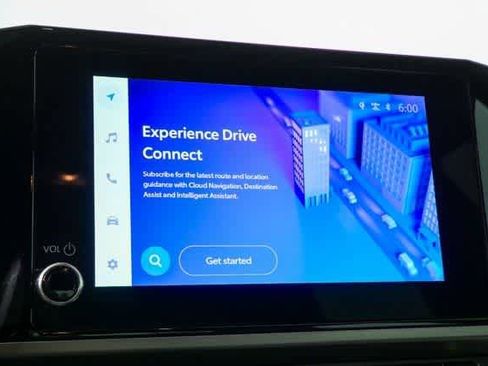 Used 2025 Toyota Camry SE image 13