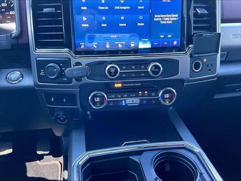 Used 2022 Ford F250 Platinum w/ FX4 Off-Road Package image 16