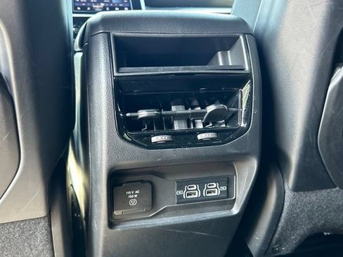 Used 2023 Jeep Grand Cherokee Altitude AWD/4WD image 25