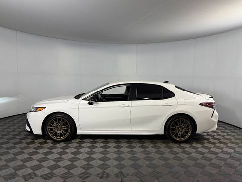Used 2024 Toyota Camry SE w/ Convenience Package FWD image 11