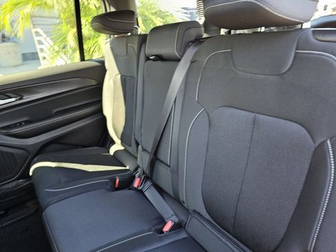 New 2025 Jeep Grand Cherokee L Laredo image 23