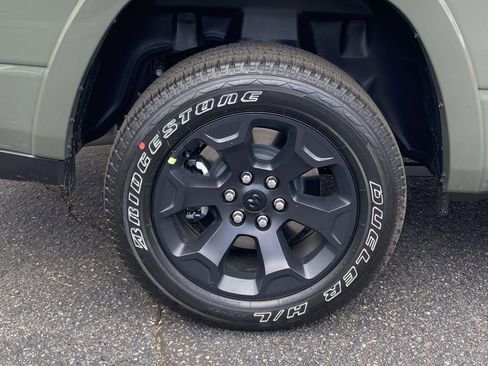 New 2026 RAM 1500 4x4 Crew Cab image 8