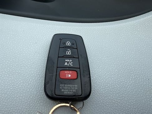 Used 2020 Toyota Prius Prime LE image 41