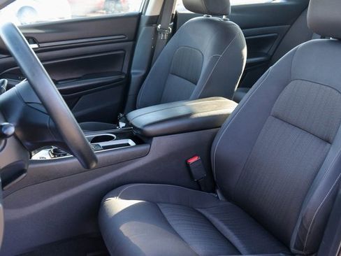 Used 2024 Nissan Altima 2.5 SV image 10