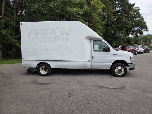 Used 2018 Ford E-350 and Econoline 350 Super Duty w/ Power Windows & Locks Group RWD image 7