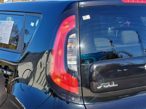 Used 2016 Kia Soul + image 35