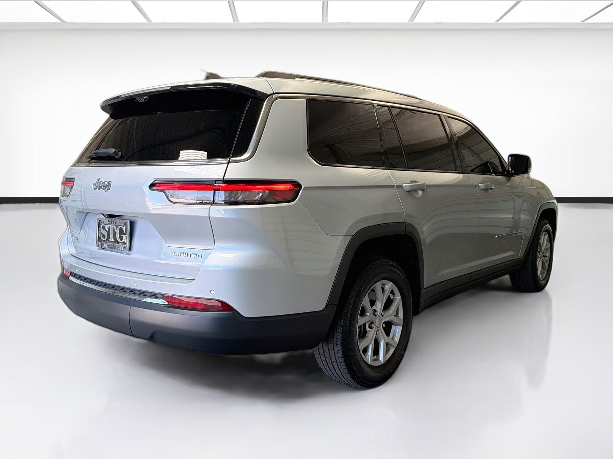 Used 2023 Jeep Grand Cherokee L Limited w/ Luxury Tech Group II AWD/4WD image 4