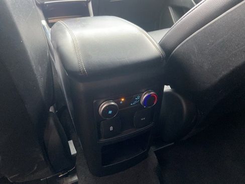 Certified 2020 Ford Explorer XLT w/ Equipment Group 202A image 25