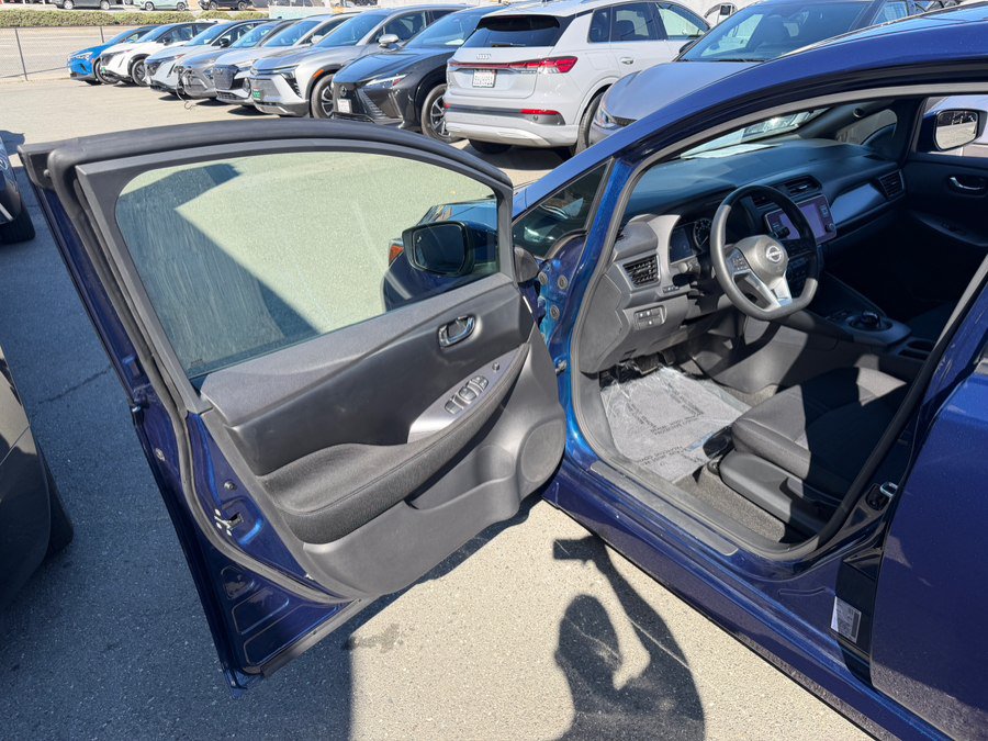 Used 2025 Nissan Leaf S FWD image 9