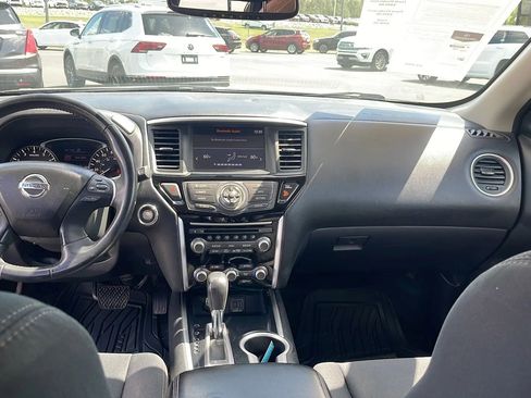 Used 2019 Nissan Pathfinder SV image 21