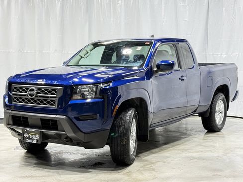 Certified 2022 Nissan Frontier SV w/ Technology Package image 3