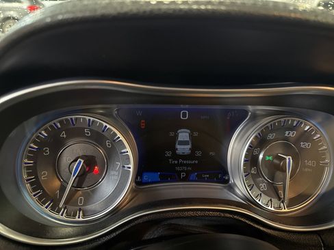 Certified 2023 Chrysler 300 Touring image 23