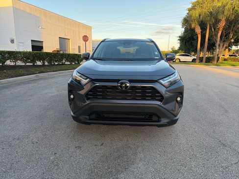 Used 2022 Toyota RAV4 XLE Premium image 8