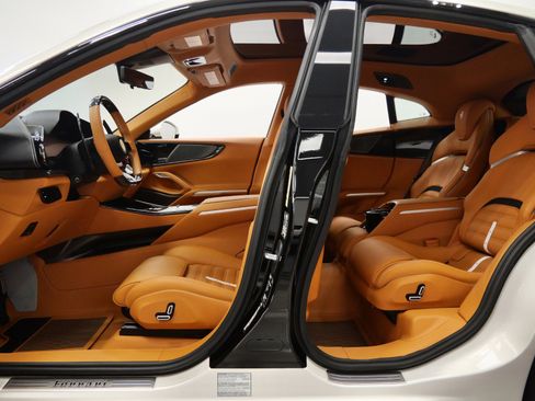 Used 2025 Ferrari Purosangue AWD/4WD image 31