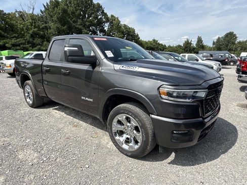 Used 2025 RAM 1500 Big Horn AWD/4WD image 2