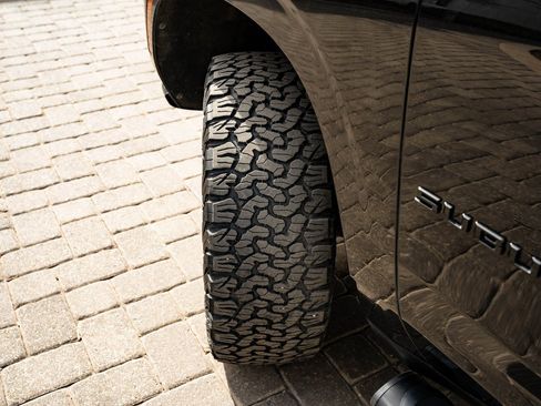 Used 2025 Chevrolet Suburban Z71 w/ Comfort Package image 50