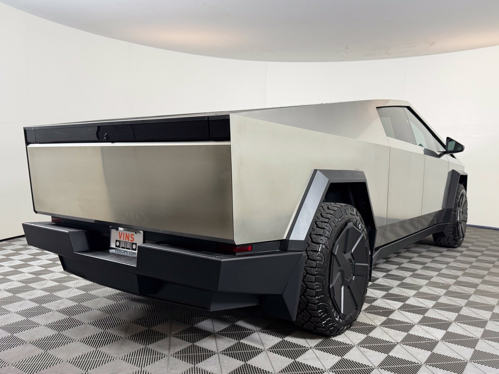 Used 2024 Tesla Cybertruck AWD Crew Cab image 8