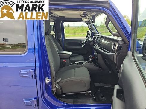 Used 2018 Jeep Wrangler Unlimited Sahara AWD/4WD image 29