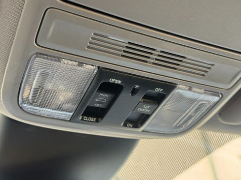 Used 2024 Honda Odyssey EX-L image 31