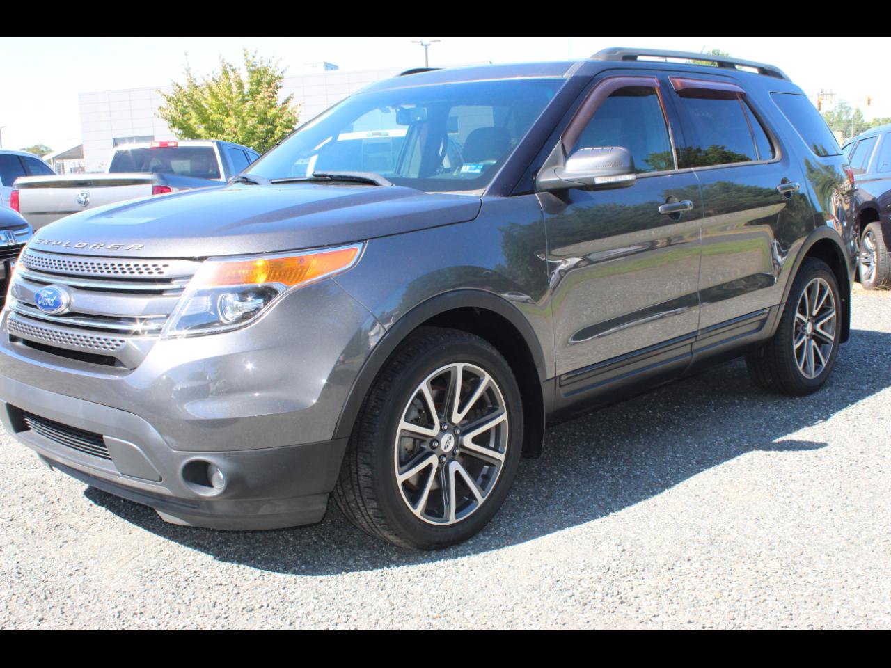 Used 2015 Ford Explorer XLT w/ Equipment Group 202A AWD/4WD image 1