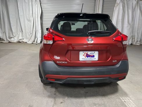 Used 2019 Nissan Kicks SR w/ SR Premium Package FWD image 5